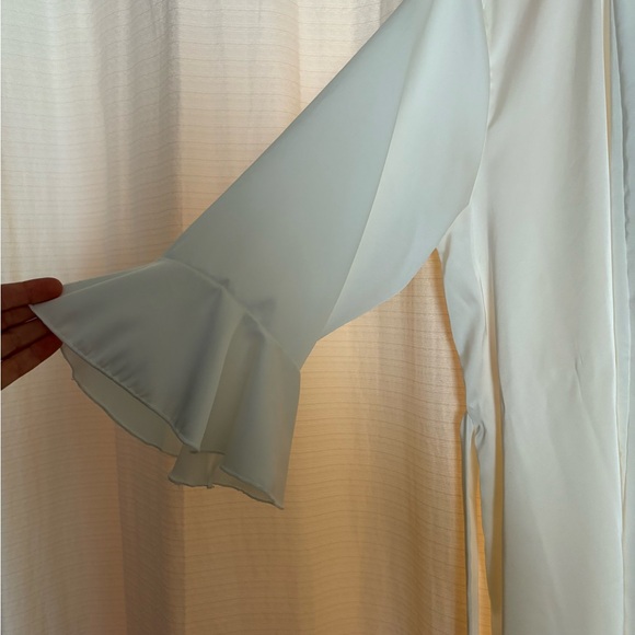 White Silky Robe 👰‍♀️ - Picture 3 of 7